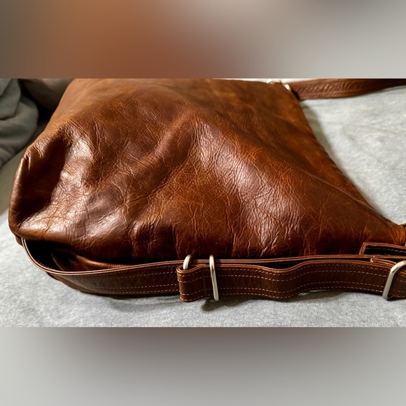 Rough & Tumble Rustic Pecan Large Hobo Pack - Picture 5 of 8